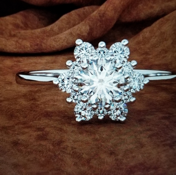 Jewelry - Swavorski ring